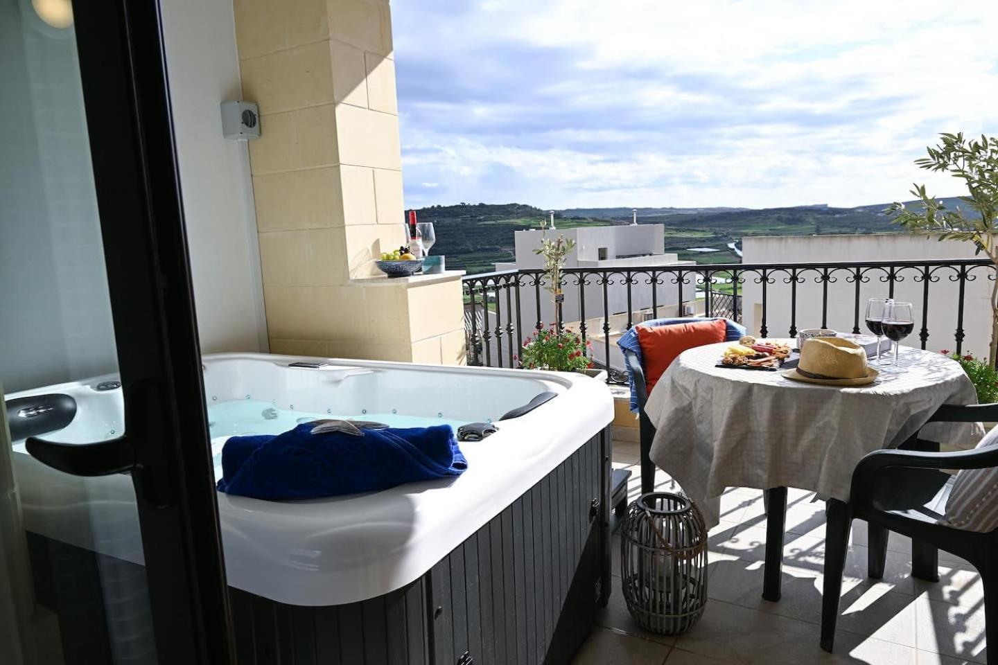 Апартаменти Ta'Lonza Luxury Near Goldenbay With Hot Tub App3 Мелліха Екстер'єр фото